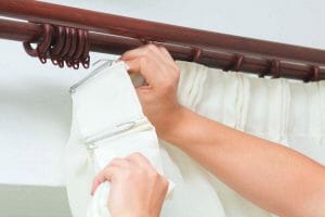 cara merawat kebersihan gorden di rumah