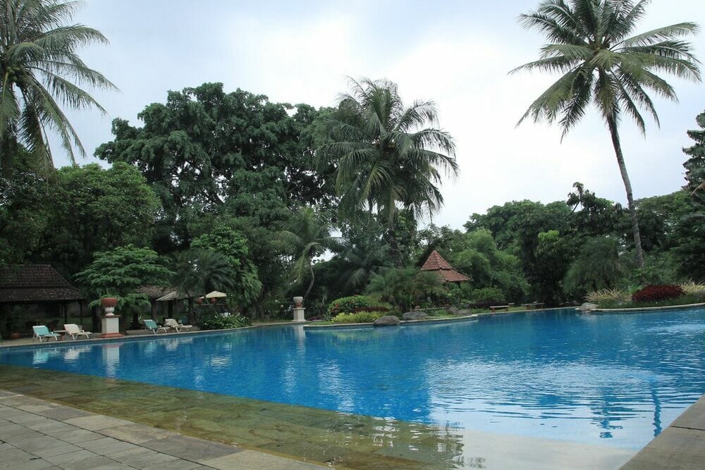 kolam renang lake side bogor