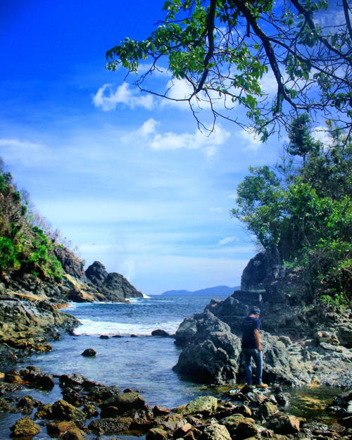 Batu Naga, Teluk Paku