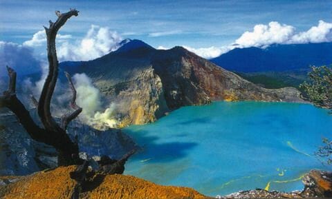 Danau Asam Terbesar di Dunia