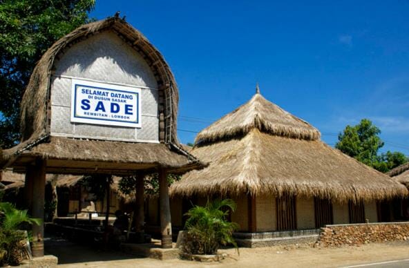 Foto Rumah Adat Budaya Dusun Sade Lombok