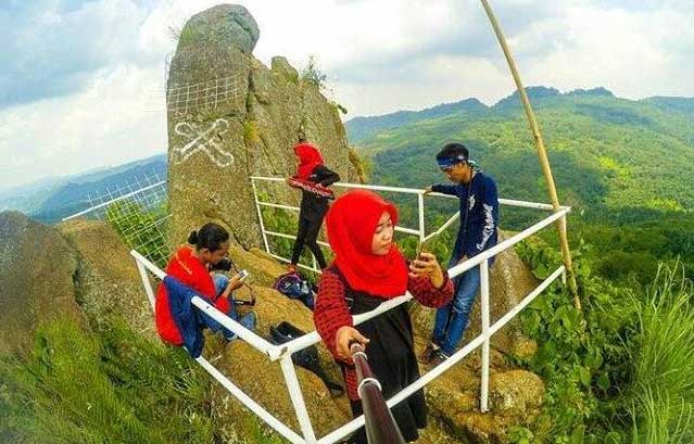 Gambar Bukit Lutung Kendal