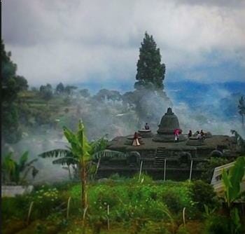 Gambar Candi Tridharma Gunung Putri Pacet