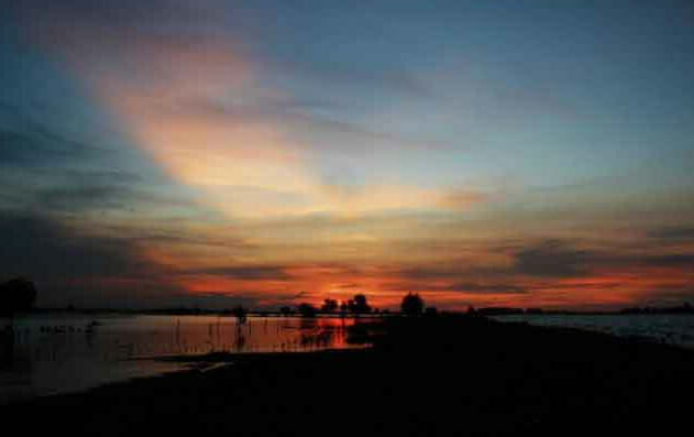 Gambar Pantai Ngebum