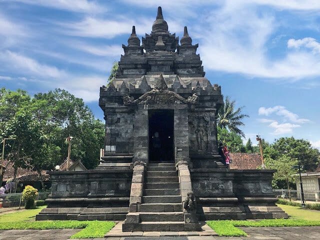 Hal Menarik di Candi Pawon Magelang