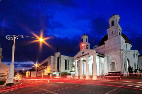 Indahnya Kota Lama Semarang Malam Hari