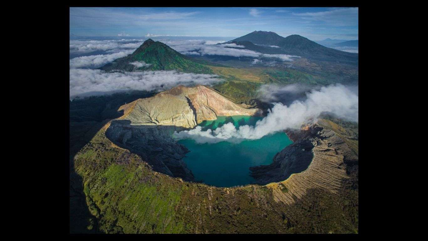 Kawah Ijen Kaldera Paling Luas Sepulau Jawa.jpg