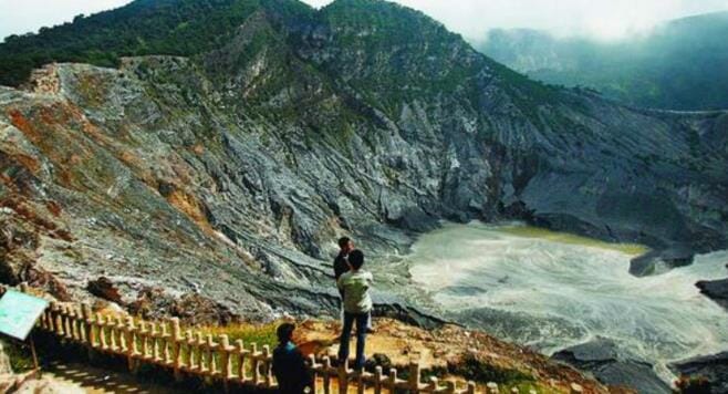 Gunung Tangkuban Perahu
