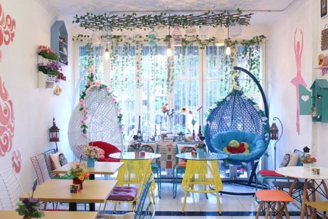 Lokasi Le Belle Cafe Surabaya