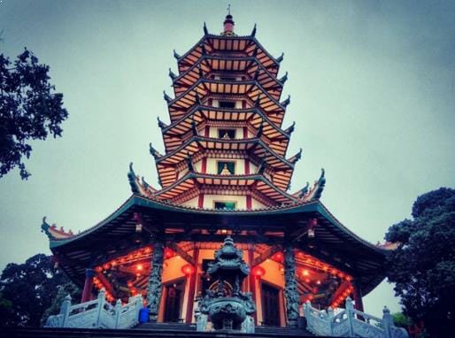 Pagoda Avolokitesvara Budhagaya Watugong