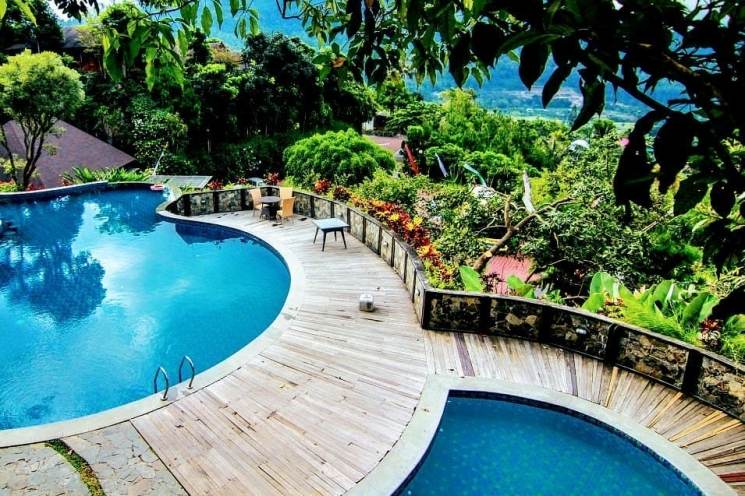 The Clubhouse & Jambuluwuk Resort Batu Malang