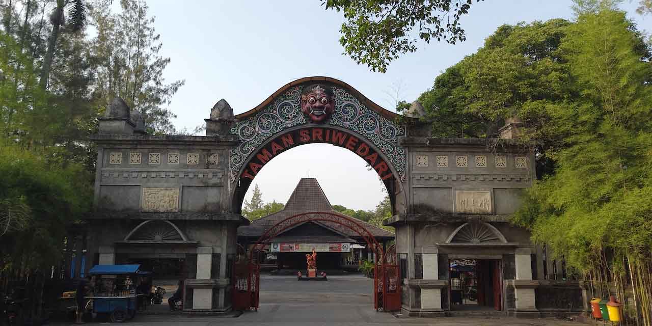 (THR) Taman Hiburan Rakyat Sriwedari Solo