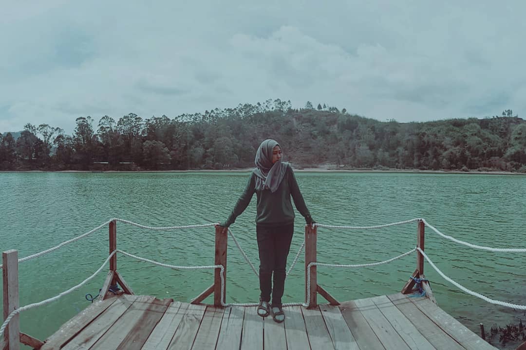 akses menuju telaga warna dieng