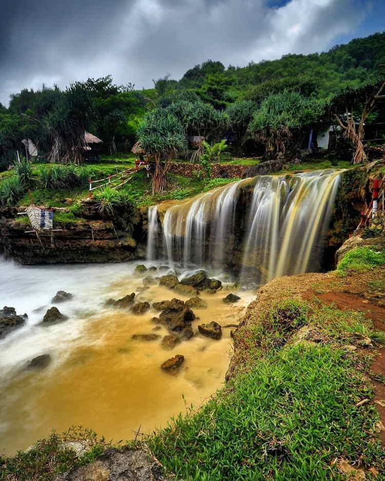gambar pantai jogan