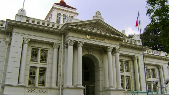 tempat wisata dekat stasiun bandung gedung bank indonesia
