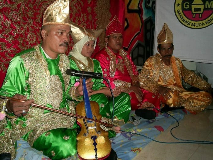 Bentuk biola minang
