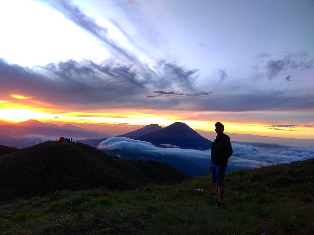gunung prau bukit teletubbies