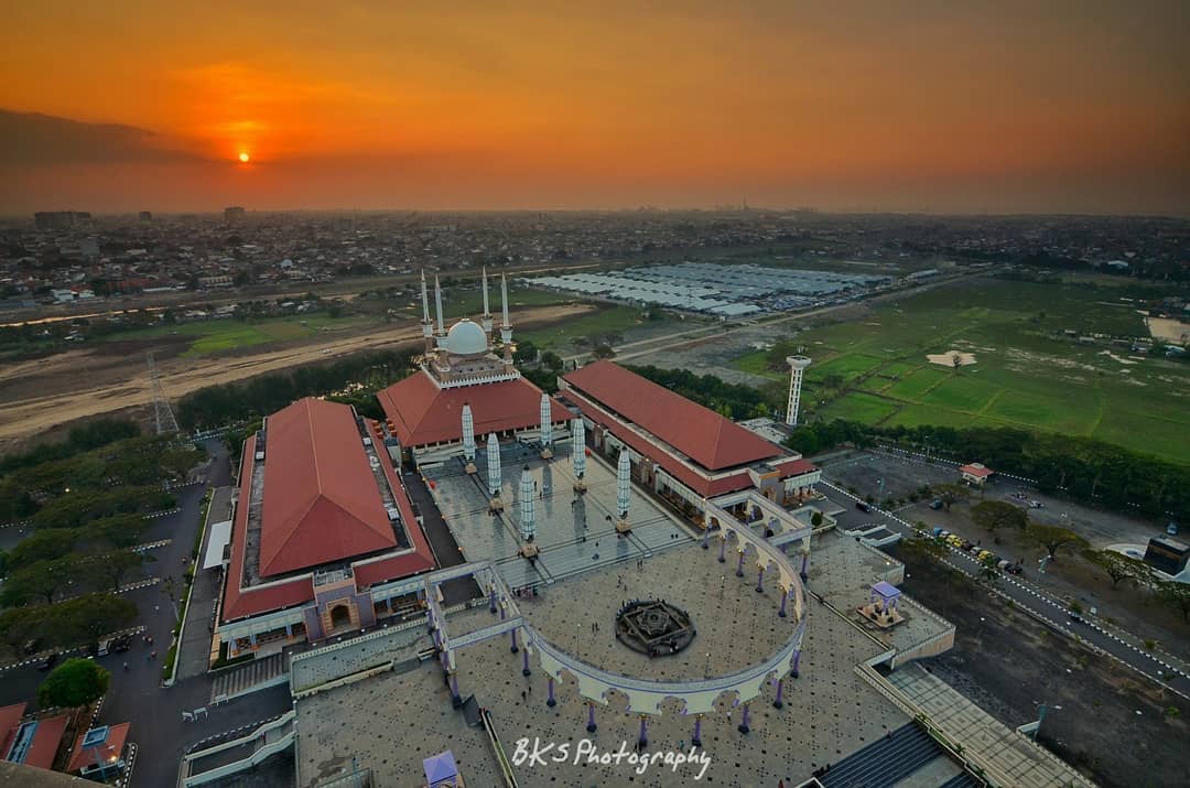 hotel dekat masjid agung