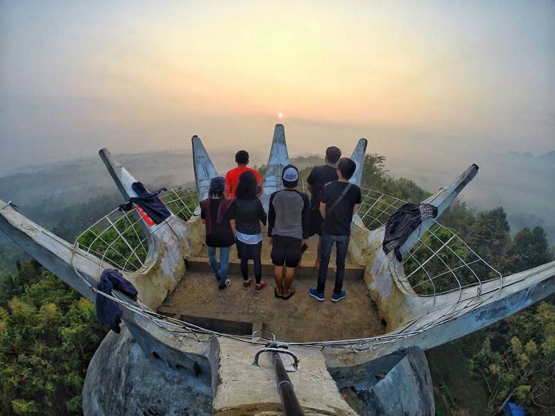 sunrise gereja ayam