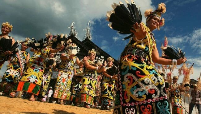 Nama Pakaian Adat Kalimantan Barat
