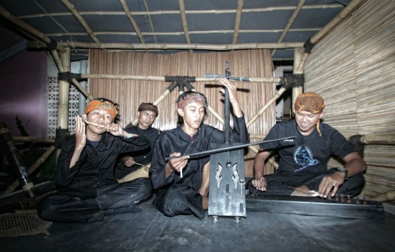 tarawangsa tarawangsa adalah alat musik gesek tradisional indonesia