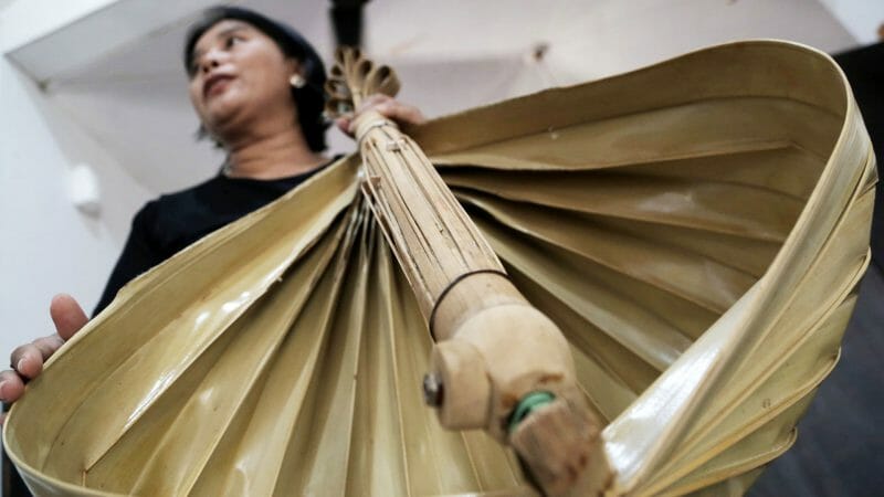 Sejarah dan Perkembangan Alat Musik Sasando Sejarah dan Perkembangan Alat Musik Sasando