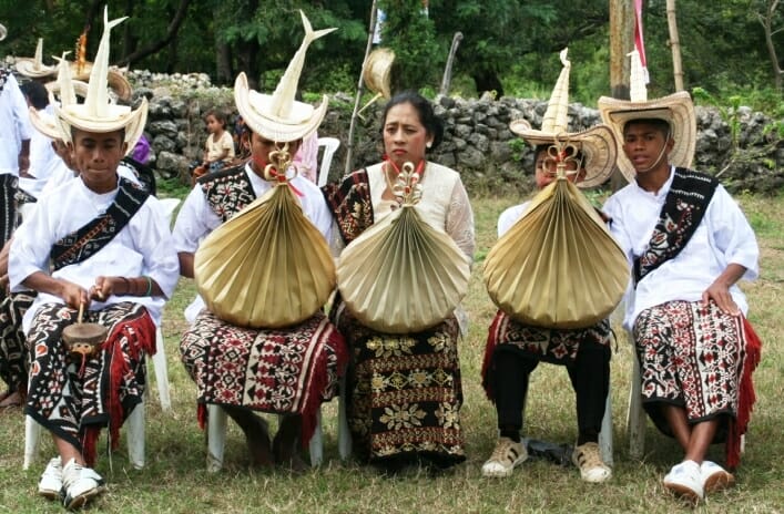 pakaian adat suku rote