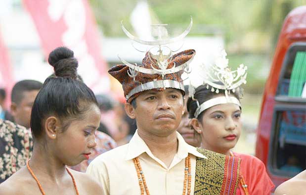 pakaian adat suku sabu