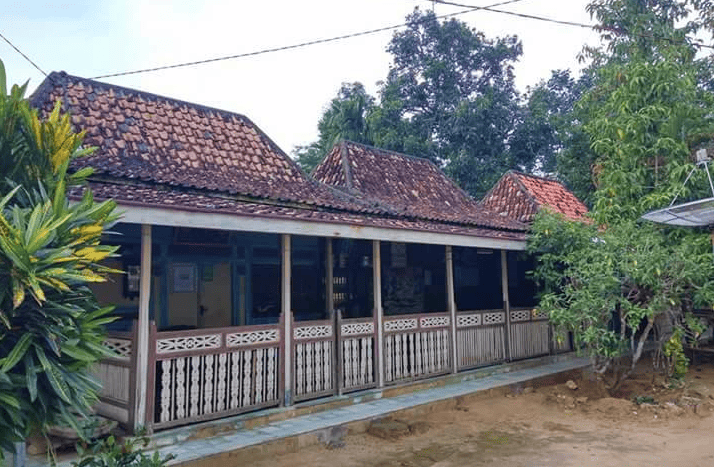 rumah tradisional dari madura rumah adat madura
