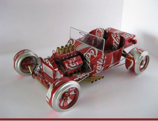 mobil dari kaleng atau botol bekas