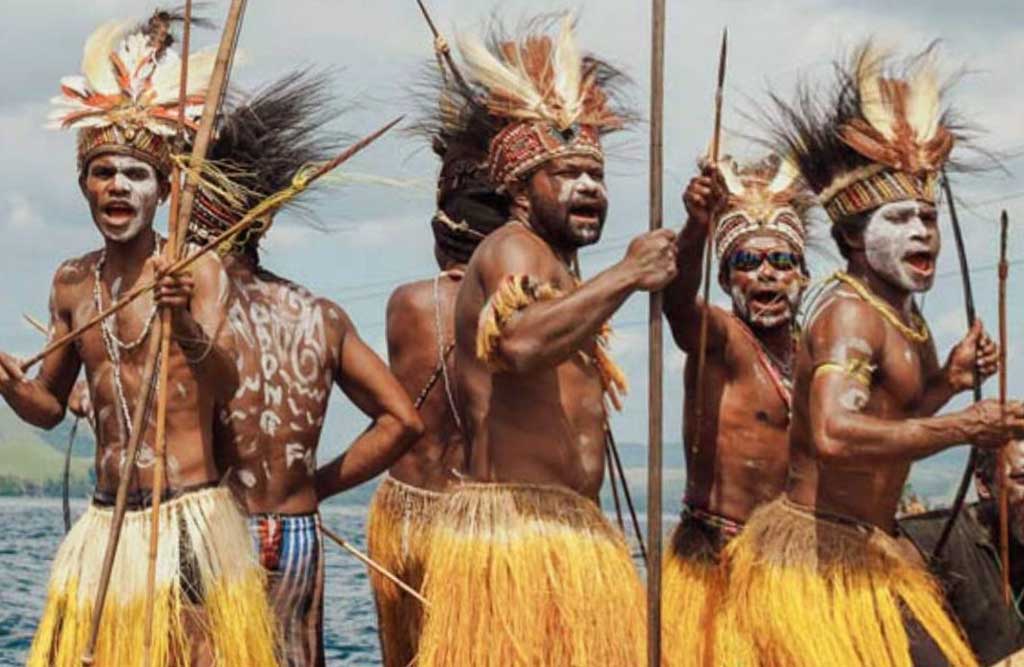 Pakaian khas Papua Barat