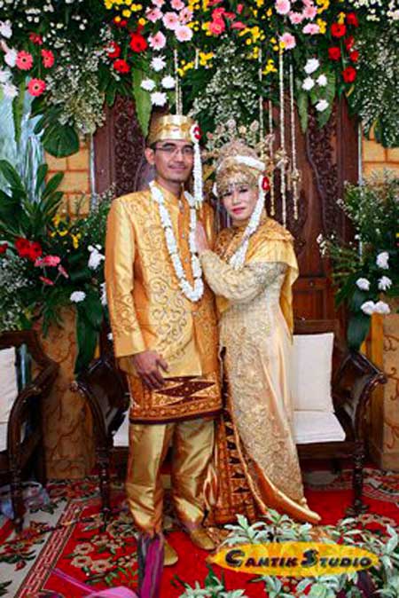 Pakaian Adat Pengantin Betawi