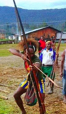 Busur dan Panah senjata adat papua
